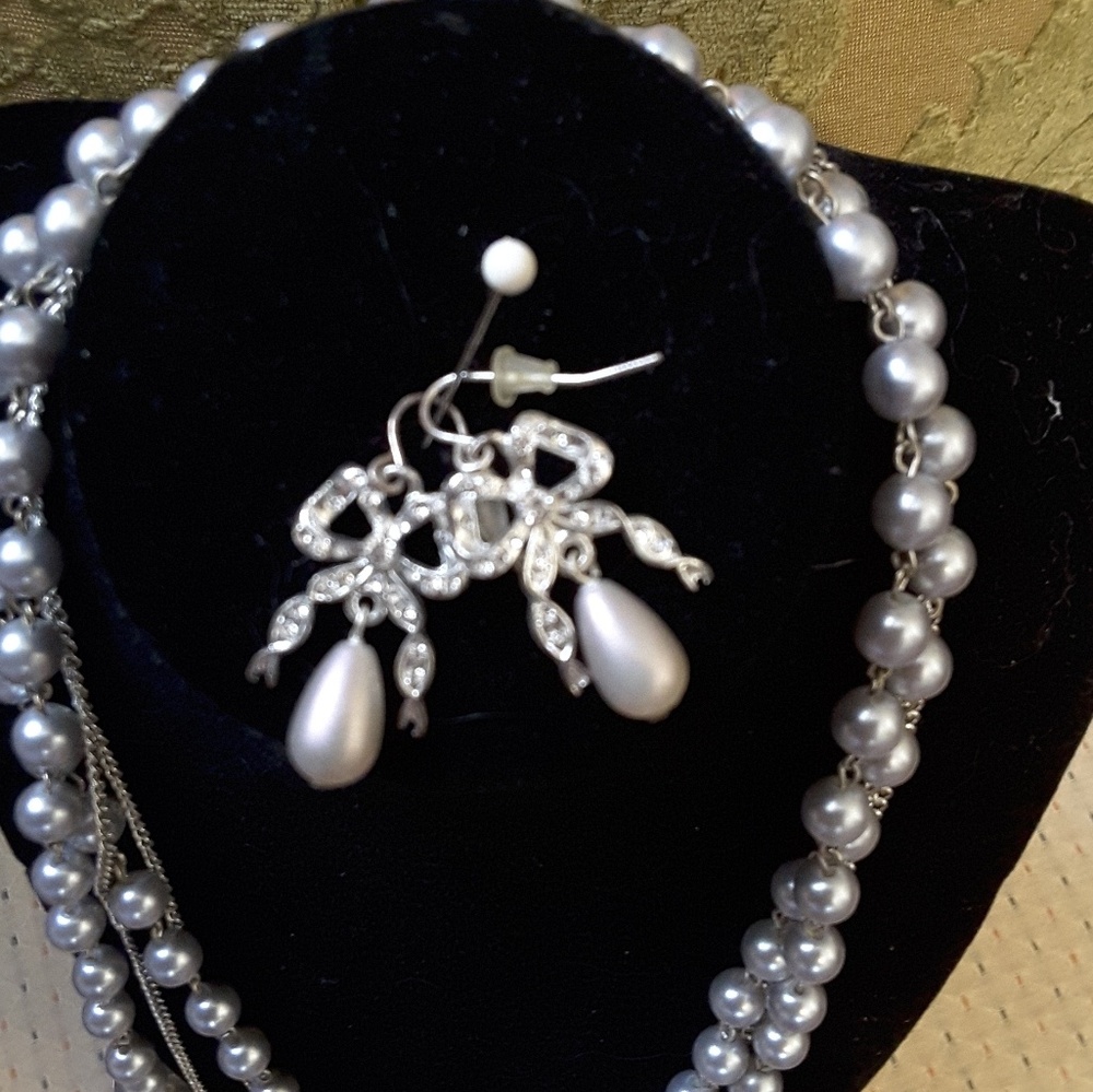Beautiful necklace and earring set